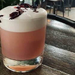 Cocktail: Gin Hibiscus Sour