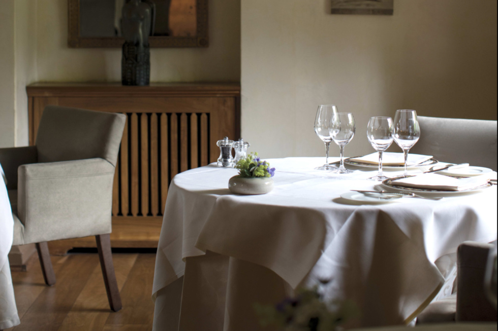 Le manoir Aux Quat'Saisons table setting
