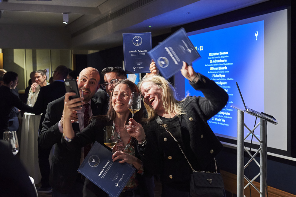 Top 100 Sommeliers 2023 group selfie
